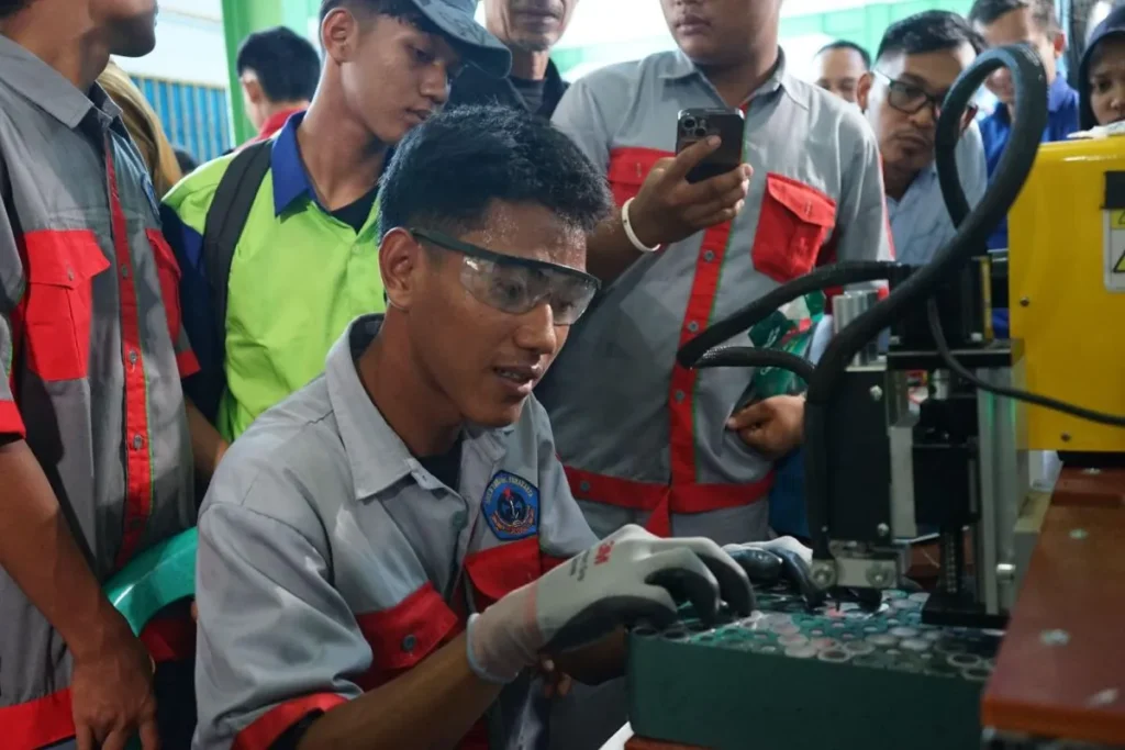 PLN UID Lampung Raih TOP CSR Awards 2026 Lewat Pelatihan Baterai Motor Listrik